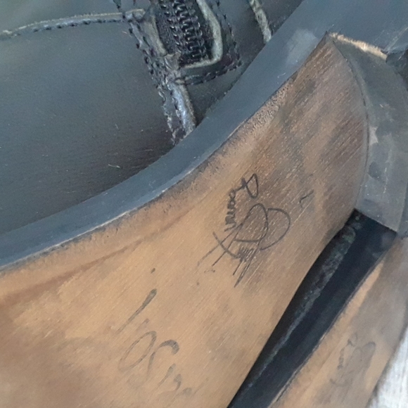 JOHN FLUEVOG BOOTS..7 - Picture 4 of 12